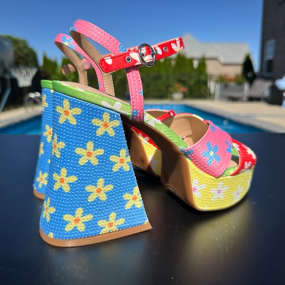 NWT GB Ulti-Mate Floral Rainbow Rhinestone Retro Platform 70's Sandals - Picture 4 of 15